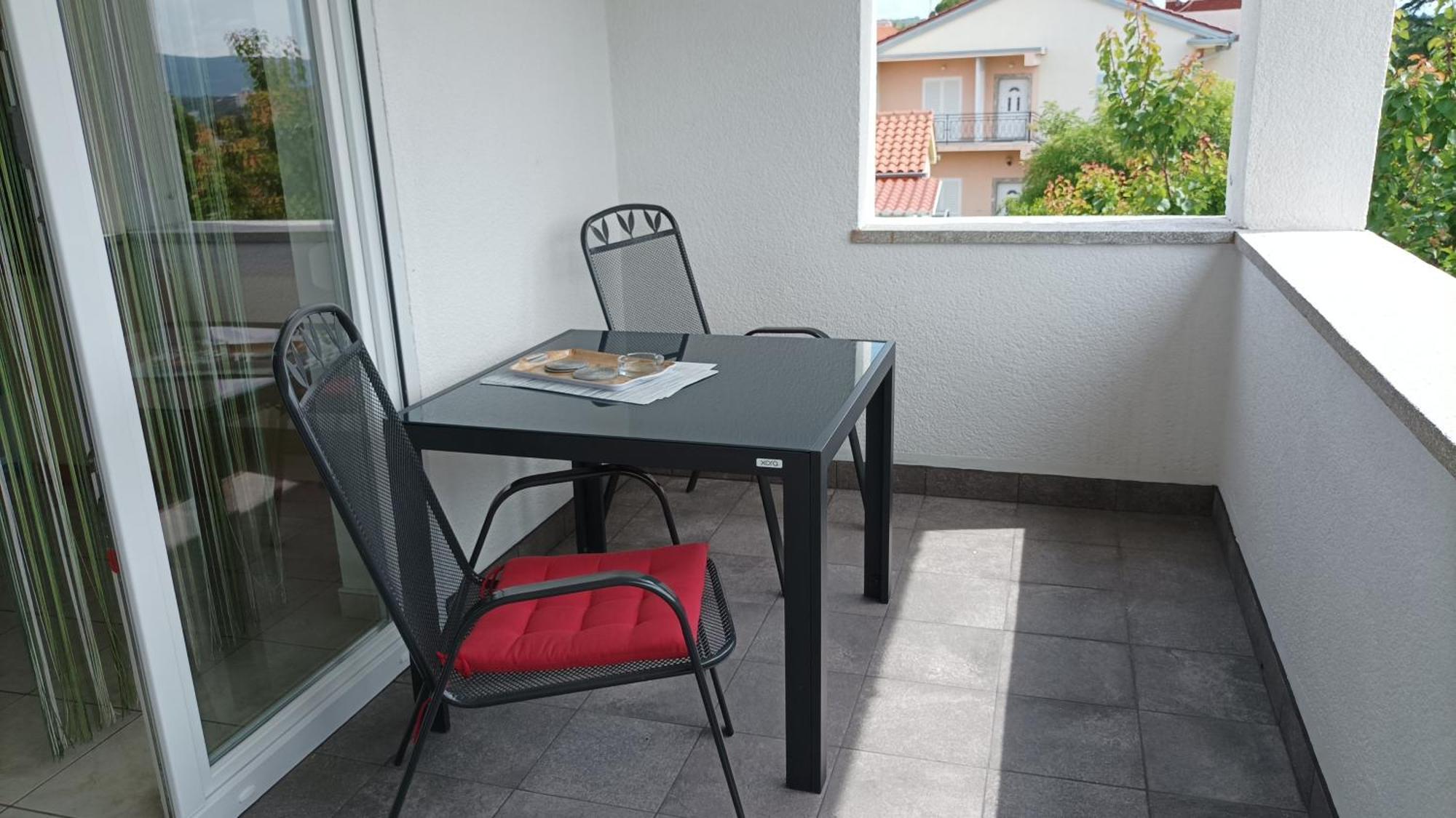 Apartment Oreskovic Krk Town Exterior photo