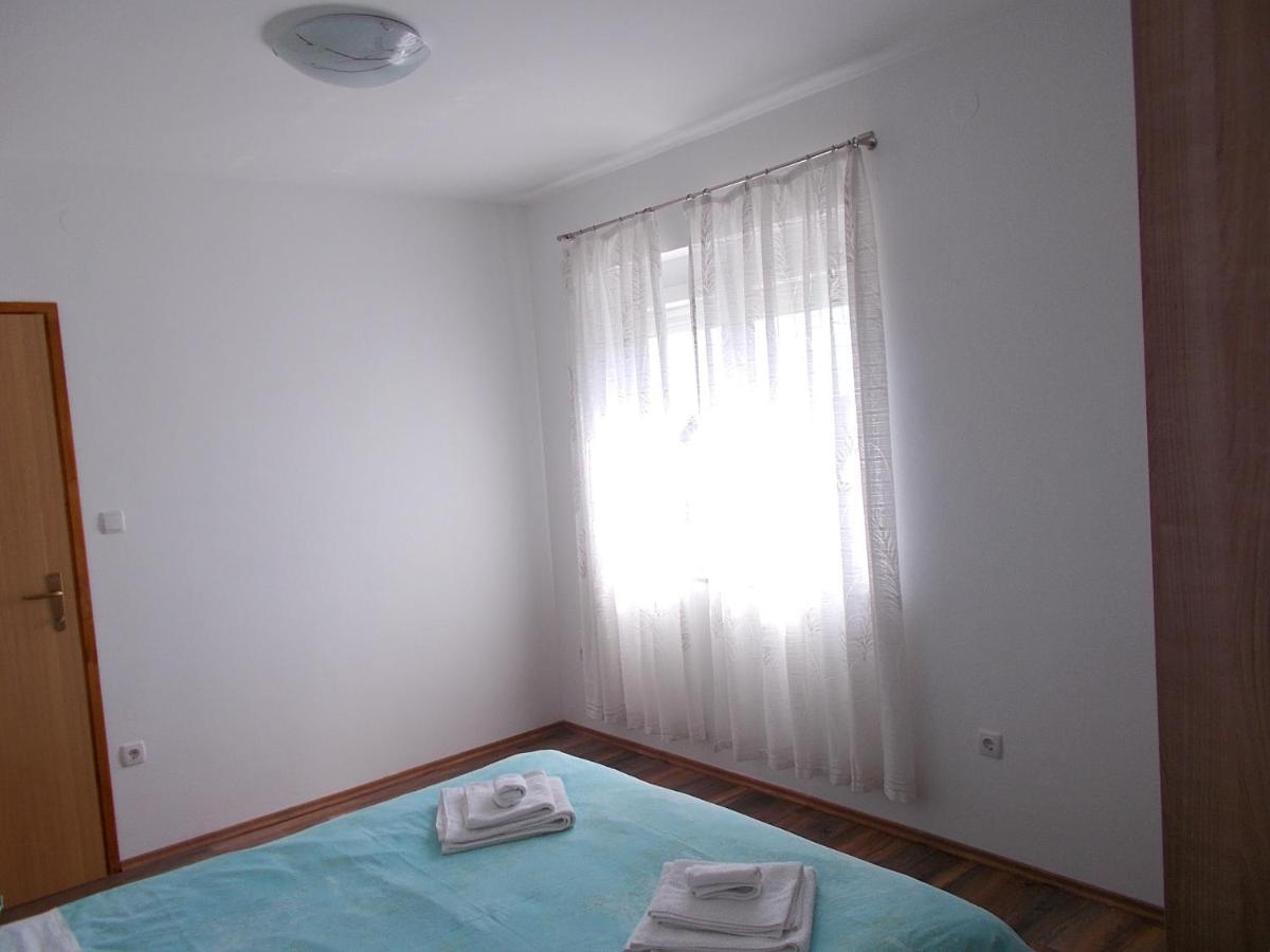 Apartment Oreskovic Krk Town Exterior photo